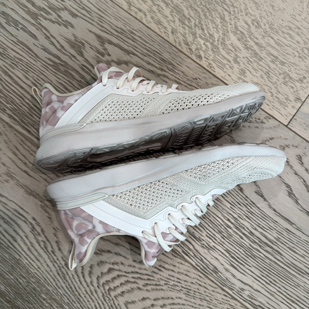 APL Women's Shoes in Cream and Pink - Picture 5 of 9